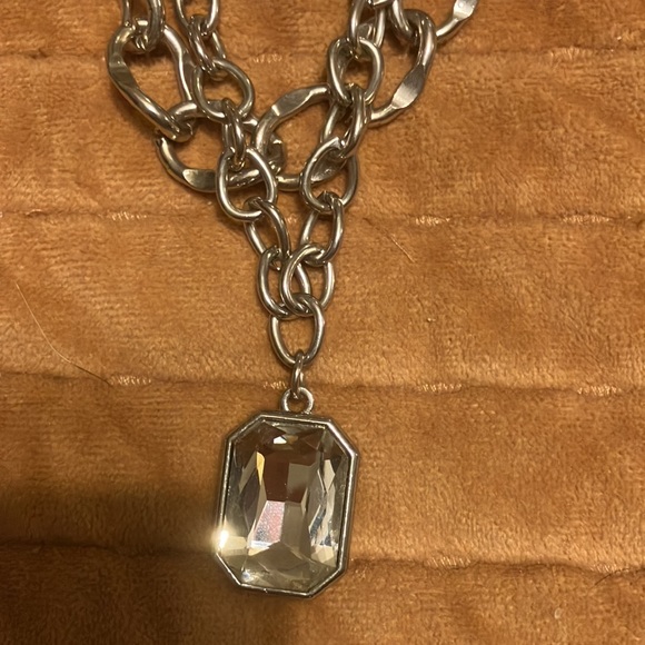 Chunky chain layered necklace with matching earrings - Picture 3 of 4